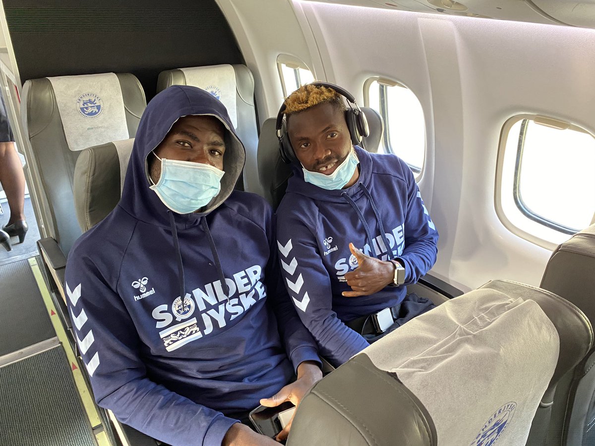 SJFodbold's tweet photo. AlsieXpress her fragtet os godt og sikkert til Plzen 🛬. Nu et lille hvil på hotellet inden træning på Doosan Arena i aften 😴⚽️🏟. #eldk #plzsje https://t.co/Z1P2jZsdPk