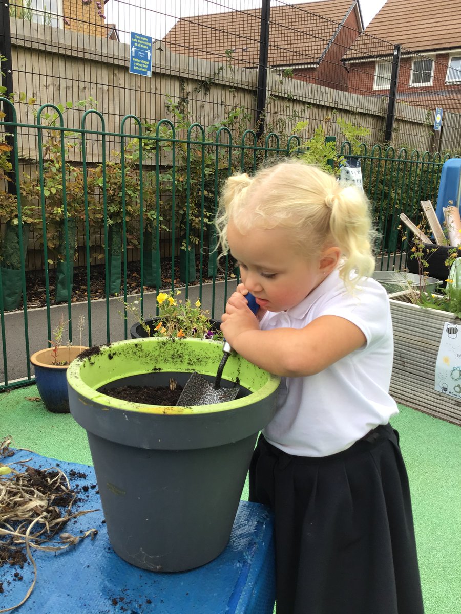 KathJonesMrs's tweet photo. I wonder? "Is it a mushroom?" "Maybe it's a beanstalk!" "Look there is a tree inside and when it's windy the tree blows out" We will have to wait and see #JPPSInspire https://t.co/GFguoJ4hV6