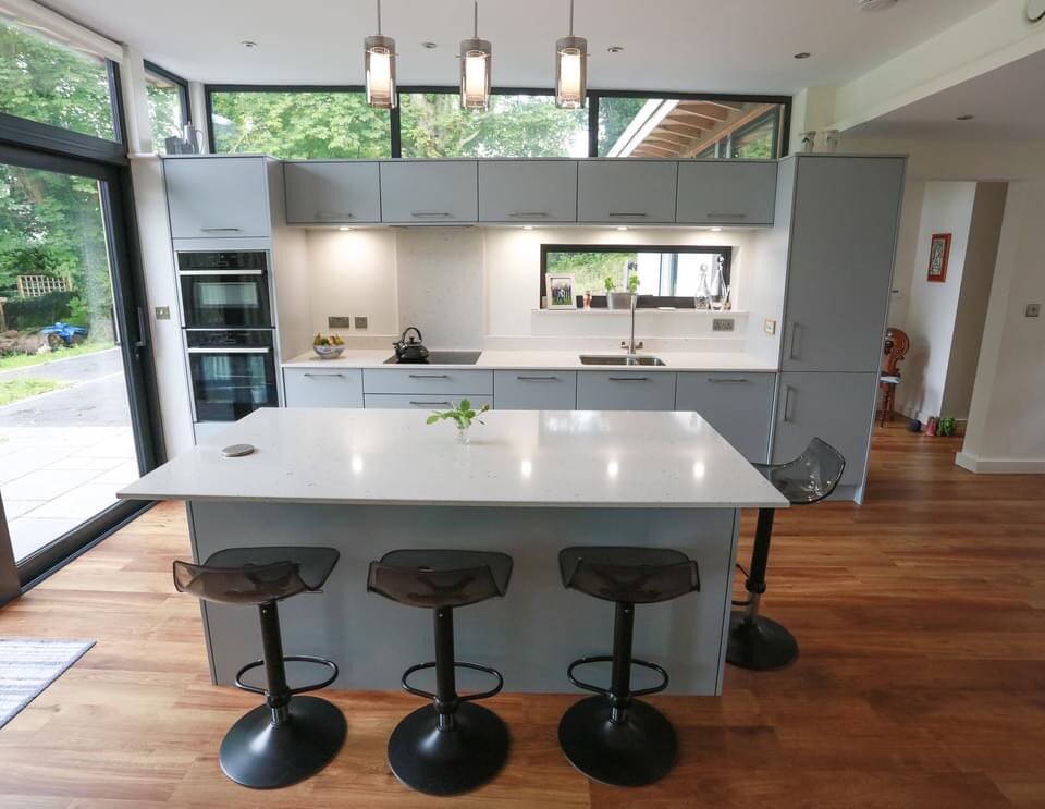 BWW_BUXTON's tweet photo. The Alta kitchen is a great choice when creating a modern , industrial style. This house is built into the hillside with an open plan style within with our customers requiring a clean look to fit around their light, airy space.#myneffkitchen #karndean #kitchens #kitchenshowroom https://t.co/UwrzOBUQQC