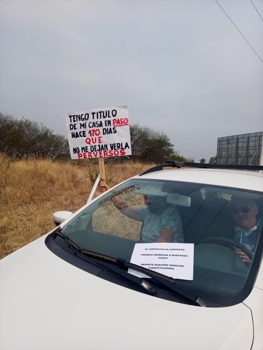 Liberenelpuent1's tweet photo. Sí, las provincias son autónomas pero... Somos un estado FEDERAL. Que la pandemia no siga generando más divisiones. Unamos recursos y hagamos un cordón sanitario entre Chaco y Corrientes, unidos llegamos más lejos!  #liberenelpuentegralbelgrano https://t.co/AVc5zHVUL6