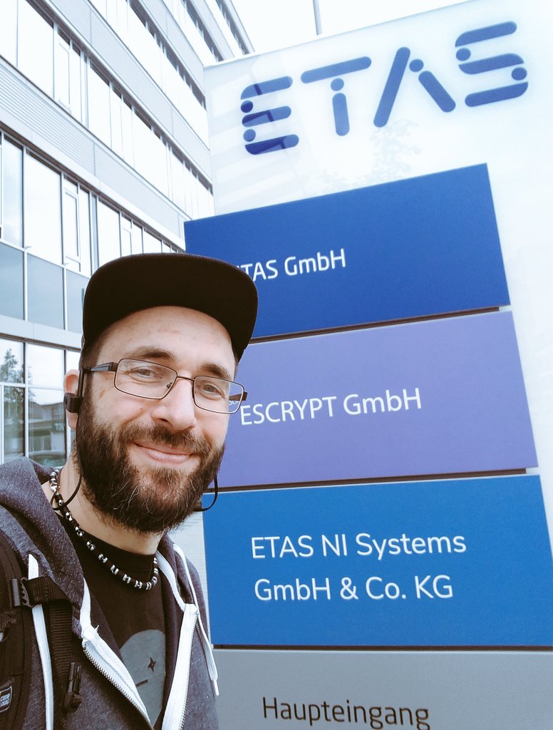 d_pisanu's tweet photo. Nach der erfolgreichen #wol Collaboration&amp;Communication session mit @ninastapf bei der diesjährigen digitalen #bosch #wolcon20 geht es ab ins Büro. #hackathon orga Treffen vor Ort und Live. #vollcrazy  #communityevent @BoschGlobal @ETAS_global https://t.co/WsaUEWtBQL