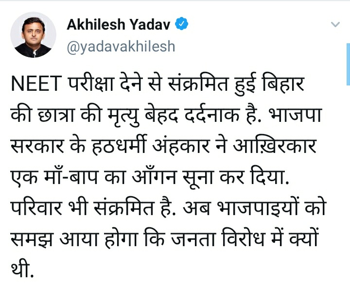 Yash64603759's tweet photo. माननीया @ashokgehlot51  जी अभी तो 3hr के exam में ये हाल है, फिर Final Year के exam तो 15 दिन से 30 दिन तक चलते है। उन में कितने विद्यार्थी की बली दोगे। आप के लिए बस ये vote बैंक है। परंतु हमारे परिवार के लिए  हम संपुर्ण जीवन आधार है।
#OBE_कराओ_गहलोत_जी
@BSBhatiInc https://t.co/zYEzVmlC7a