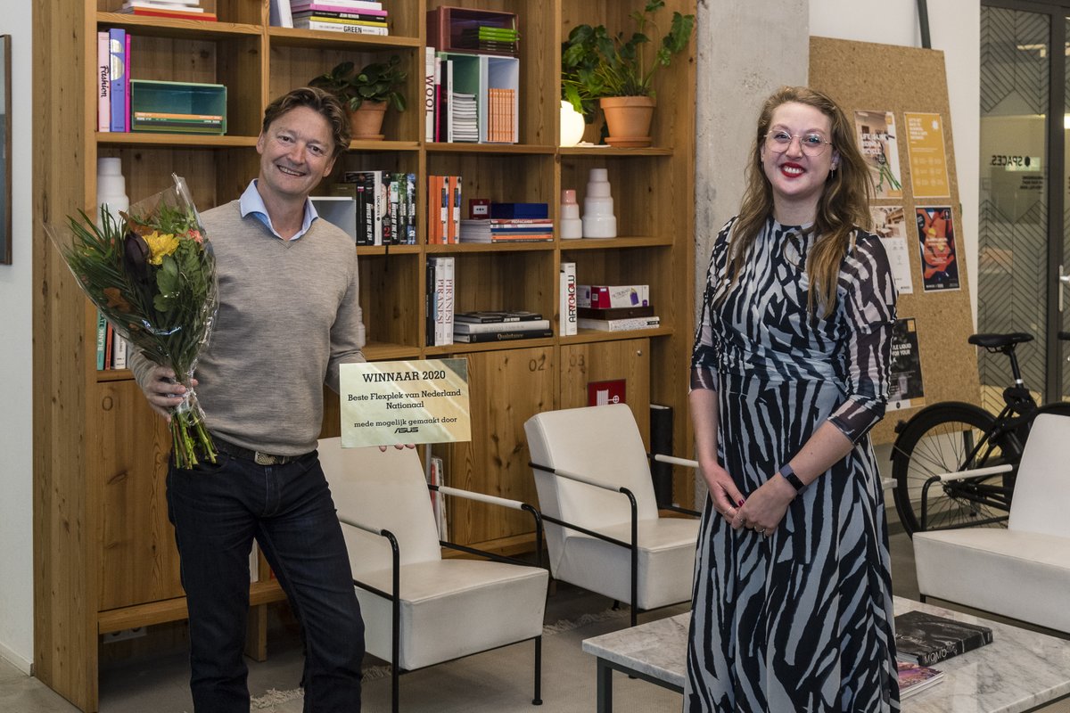 flexplektest's tweet photo. De winnaars zijn bekend! Spaces Vijzelstraat kwam in de categorie ‘flexplek met meerdere vestigingen’ als beste uit de bus en is daarmee de nationale winnaar. In de categorie 'lokaal' heeft Banenbranderij in Woerden gewonnen. #FlexplekTest #Flexwerken #ASUS #Worklife #Business https://t.co/msYLnroN19