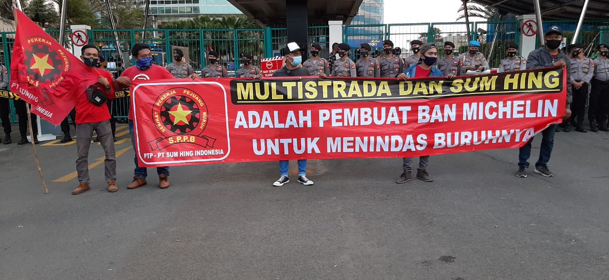 IrfanPutraaaa's tweet photo. #BoikotMichelin
#ban_Michelin_dibuat_dengan_kode_etik_yang_omong_kosong
#pt_sum_hing_indonesia_tidak_patuh_hukum
#penuhi_tuntutan_hak_buruhnya

Baca beritanya disini: 
https://t.co/fO6sqMjXf8 https://t.co/4oG0QKDYCA