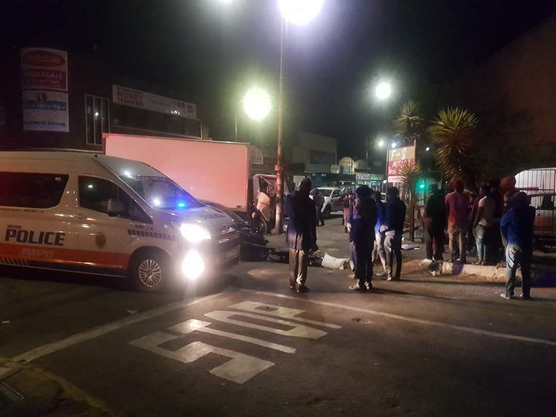 biif5000's tweet photo. An Egyptian national who owns Shisha lounges in JHB Mayfair has been arrested and one Somalia Injury for the kidnapping of businessman Hamza Khan The man could be linked to other recent kidnappings also R200 000 ransom was paid on Monday and just under R100 000 was recovered. https://t.co/N7m019n6H7