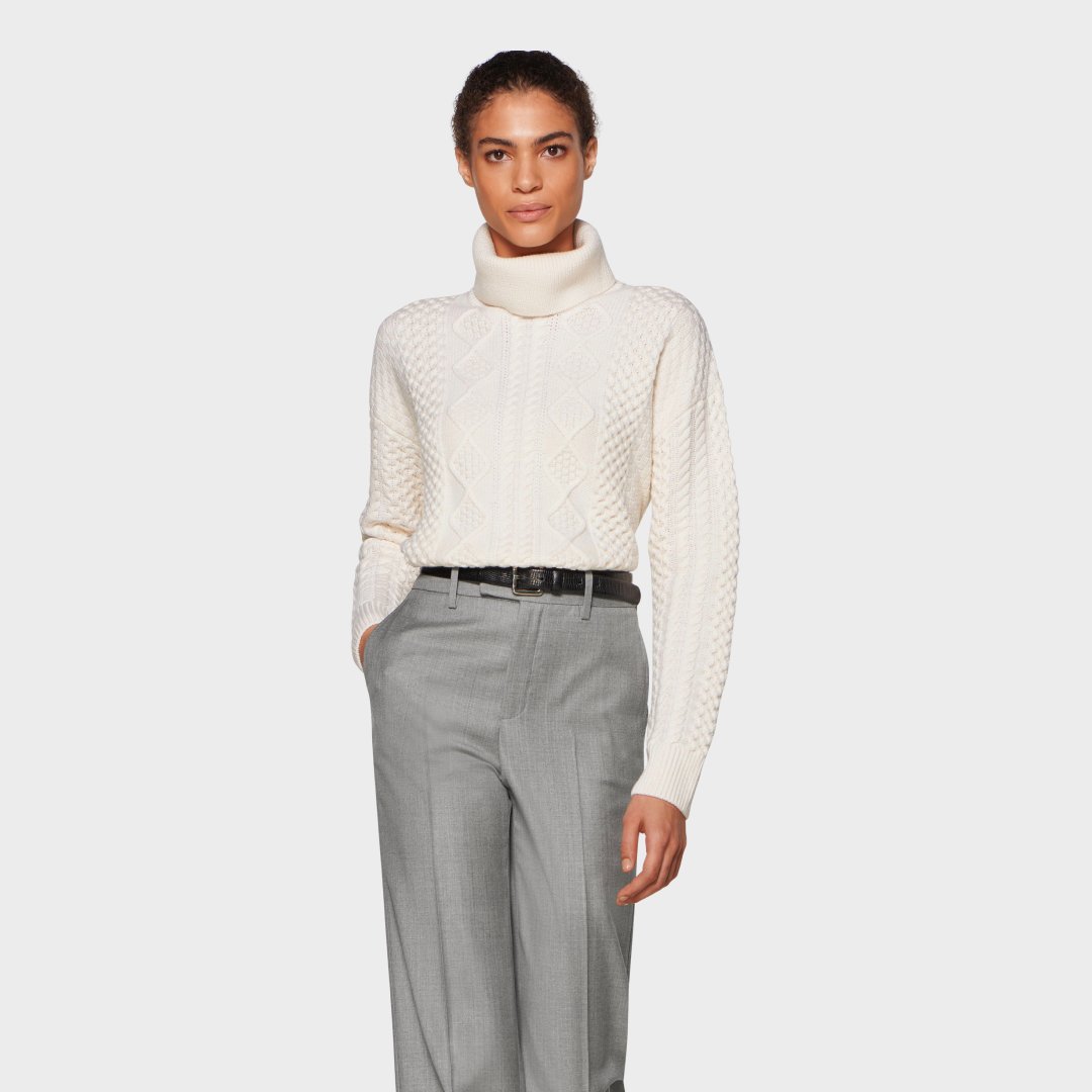 SUISTUDIO_'s tweet photo. First picks of the new season. Shop now at up to 30% off. #SUISTUDIO <-- https://t.co/q1z4WdKsFJ https://t.co/2YGlv1GfWH