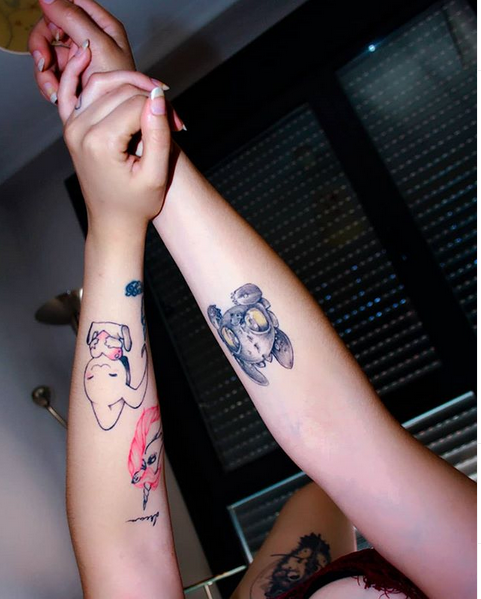 xMiss_Disaster's tweet photo. Nunca lo he dicho por aquí, pero que sepais que @SerahInk es una artistaza y me estoy muriendo porque quiero que me vuelva a tatuar y no tengo dinero😰 https://t.co/dB98FKMUR1