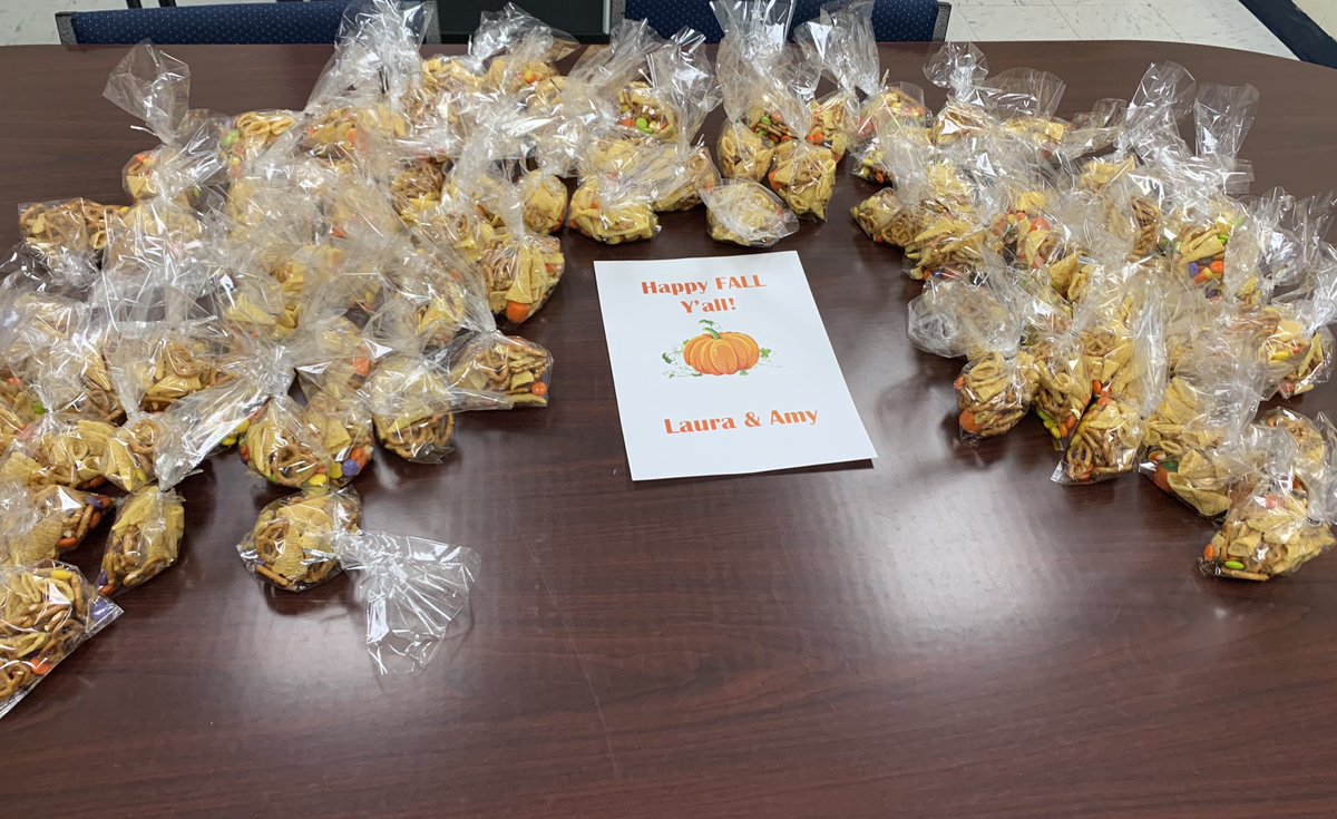 asc44's tweet image. Happy Fall to our amazing staff @MMPTurtles #teamturtle #turtlestrong #happyfallyall