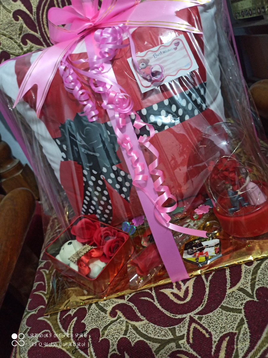 ahuja_nizinka's tweet image. #gift 
#redtheme ❣️❣️❣️