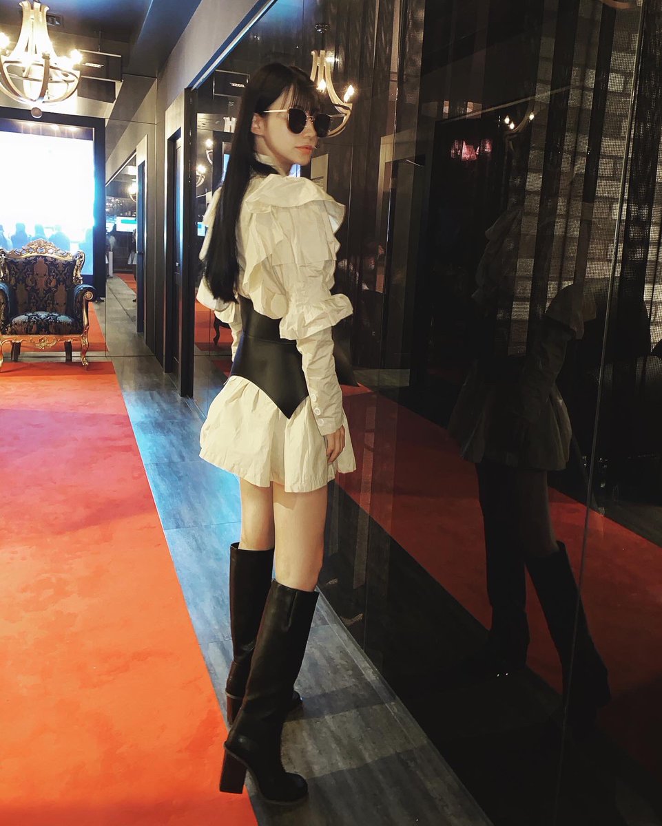 The_Darenogare's tweet photo. dazzy_official で打ち合わせ🥀
私服は
👗→selectshop.leeen 
👢→ alexiastam_official 
🕶→ projektprodukt 
ベルト→  loewe 
ワンピースにブラウンのベルト付いてましたがブラックのベルトにしました💋 https://t.co/m9urhenCmI