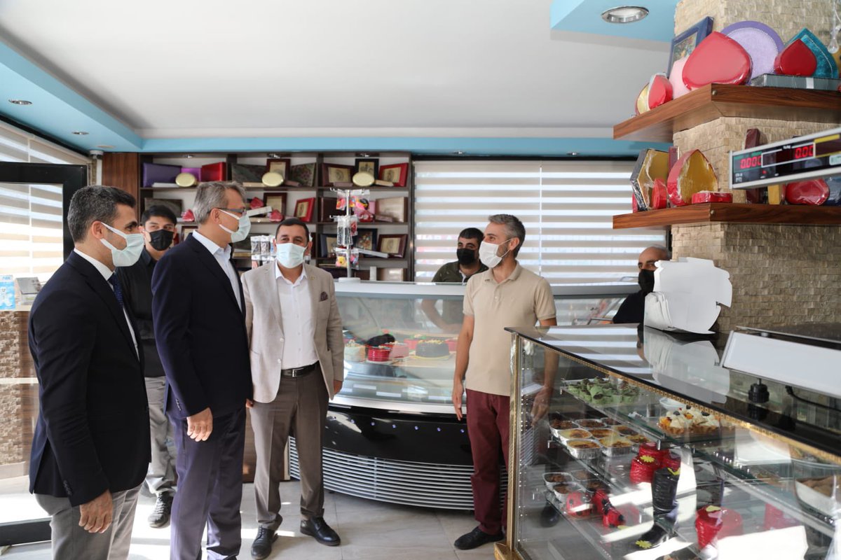 bingolbel's tweet photo. ☑️ Valimiz Kadir Ekinci, Başkanımız Erdal Arıkan ile birlikte denetim ekipleri #Sağlıkiçinhepimiziçin
sloganıyla iş yerlerini denetleyerek, vatandaşlarımıza maske takma, sosyal mesafe ve hijyen kurallarına uymaları konusunda uyarılarda bulundu.

Maske 😷
Mesafe ↔️
Temizlik 🧼 https://t.co/3v2ky7VmAu