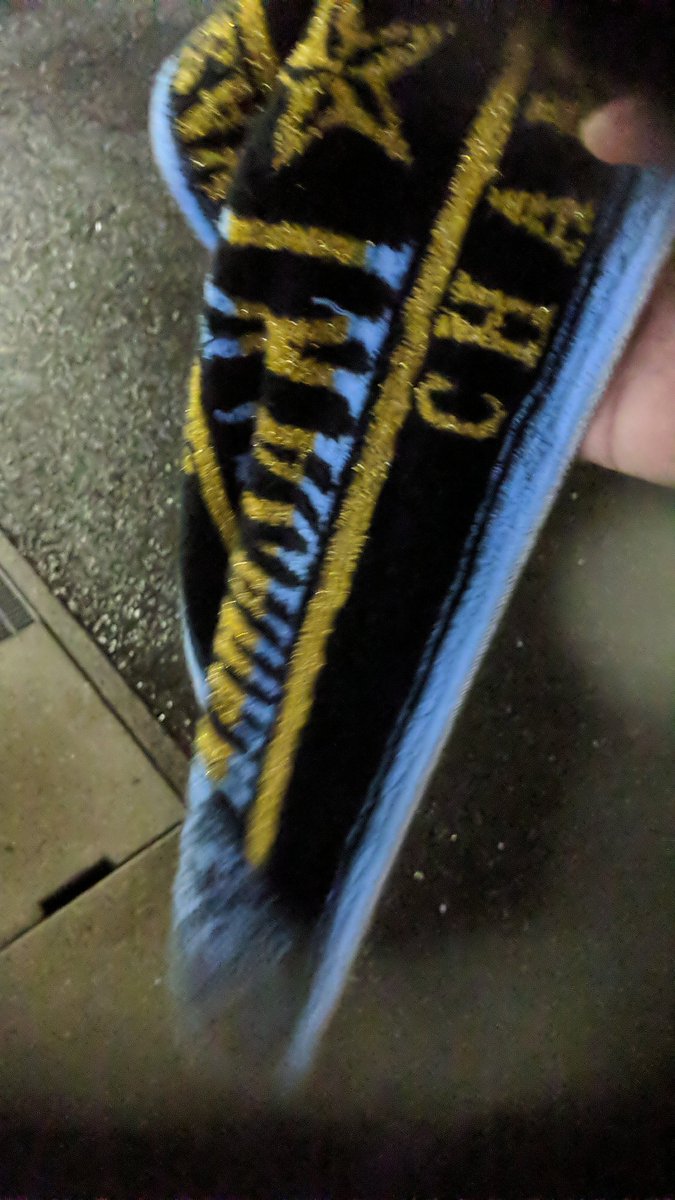 frotrek's tweet photo. このタオマフ野球場からバス停へ向かう道中で拾いました。
ボランティアスタッフの方へ預けてあります。
#川崎フロンターレ
#frontale https://t.co/SzL8cQ6xLi
