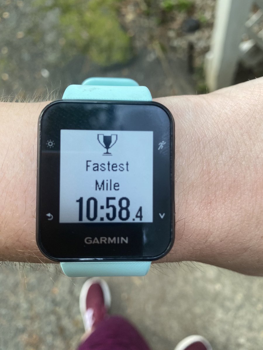 pamelaloving's tweet photo. Good morning Twitter! A brisk 3.5 miles to kick off the day. That first mile was chilly but I figured I might as well keep going to warm up. A great day to #runhappy and represent #TeamUNOS 💙💚 https://t.co/IXqsBMeKDG