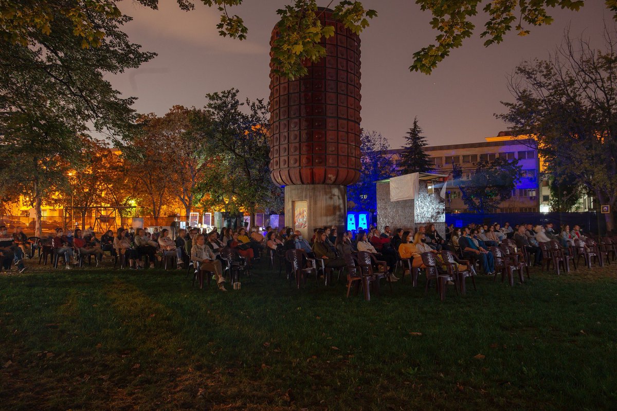 cinEdays_f's tweet photo. 19. cinEdays 🎞 22.9.

📍кино Маџари
📍Градски парк 
📍МКЦ парк
📍парк Ибни Пајко 

📸Соња Ставрова  

#ФилмНаСекоеПлатно #cinEdays2020 https://t.co/sy80RnRAuC