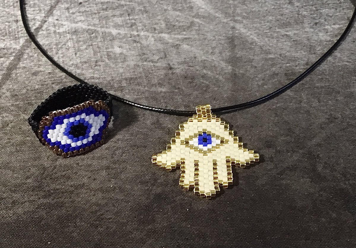 KNCraft1's tweet photo. @CRandBeyond Happy Wednesday all & Hi @CRandBeyond. I’ve been trying to design hamsa hand & evil eye peyote jewellery. How’s your day going? #tinybeads #onlinecraft #womaninbiz #etsyseller https://t.co/leHHJ9cw9p