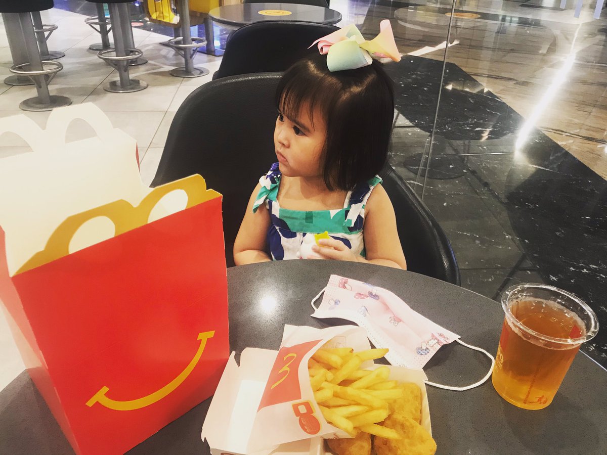 A wise girl once said โI love @mcdonaldsuae - kids love Mcdonals and toysโ - #sofine
so ayooon! Napasubo ang tatay ๐
My date while waiting for them ๐ #inabudhabi #babylove #papasgirl https://t.co/8Ine8FSoE7