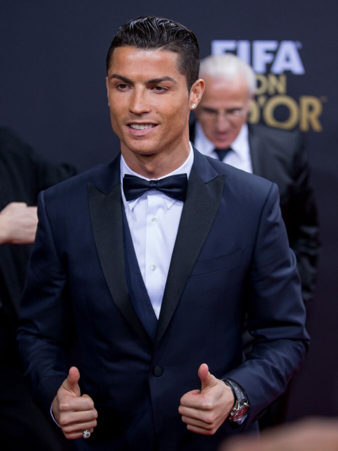 A very Happy Birthday today to the singer Julio Iglesias 