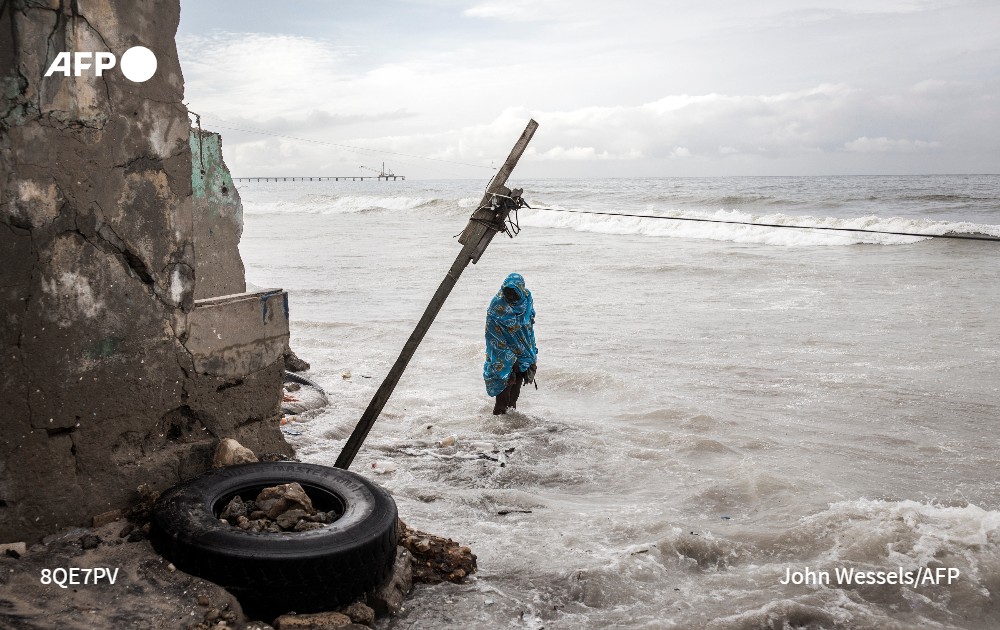 Rising seas in Bargny, Senegal.
📷: <a href="/wesselsjohn1/">John Wessels</a> 
<a href="/AFPphoto/">AFP Photo</a>