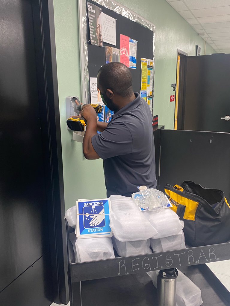 FelixVarelaHS's tweet image. AP Mr. Brown doing what it takes to get #Varela prepared for #OpenSmart #OpenSafe ..#MDCPS #WeAre #Vipers🐍 #ViperStrong #MaskUp