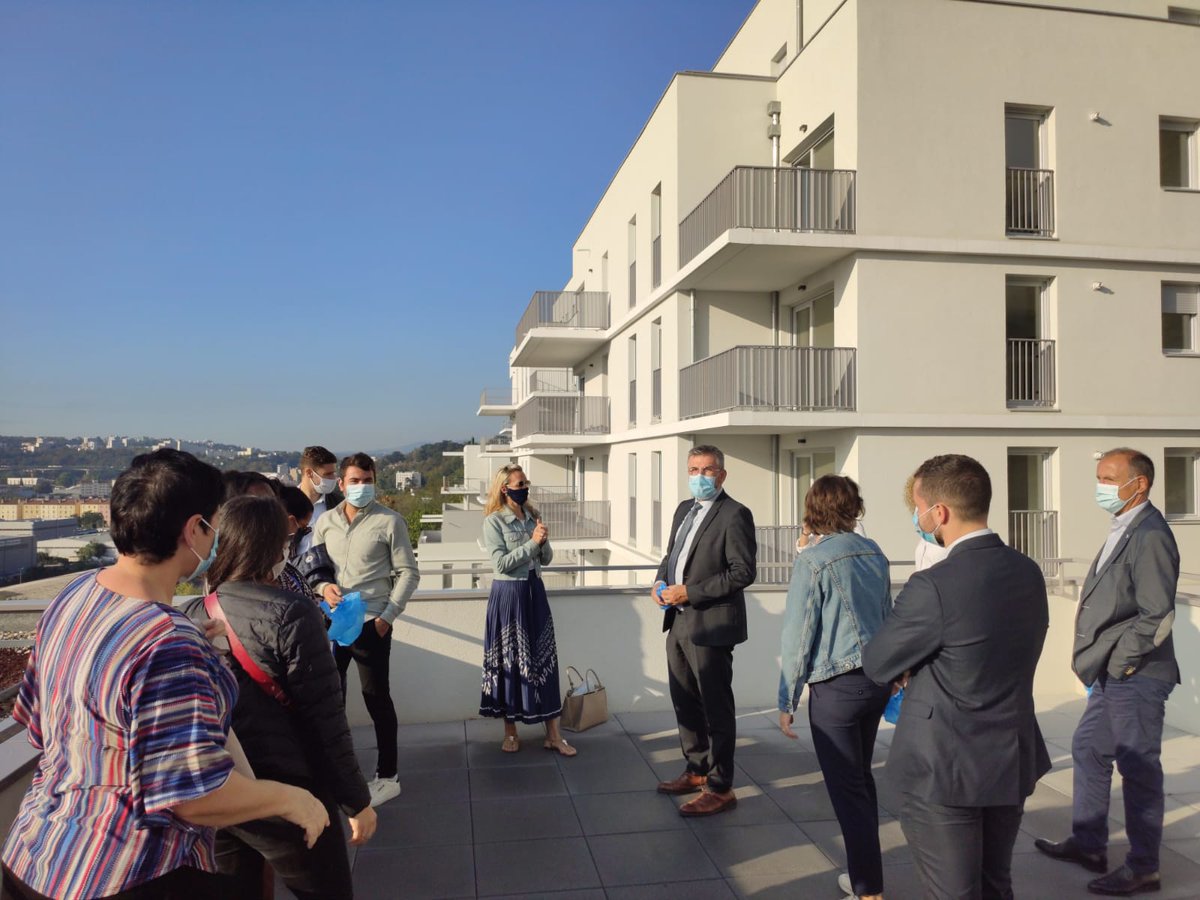 Visite de la résidence SENSATIONS à <a href="/villedeLyon/">Ville de Lyon</a> ce matin. 🏡
L’occasion pour les équipes <a href="/AlilaPromoteur/">ALILA</a> de découvrir son histoire, du permis de construire jusqu’à la livraison des #logements cette semaine !
Merci à notre guide .<a href="/geraldinemazier/">geraldine mazier</a> 👌
#hlm #logement #logementsocial