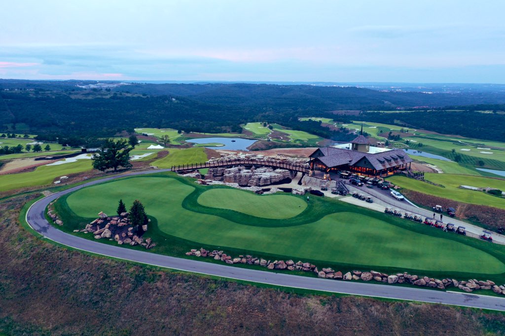 RiggsBarstool's tweet photo. Payne’s Valley. Woah. Tiger’s first public track. Playing here today &amp; filming every shot. Can #RiggsyVanityCap break 80? https://t.co/RMgKAoBdSv