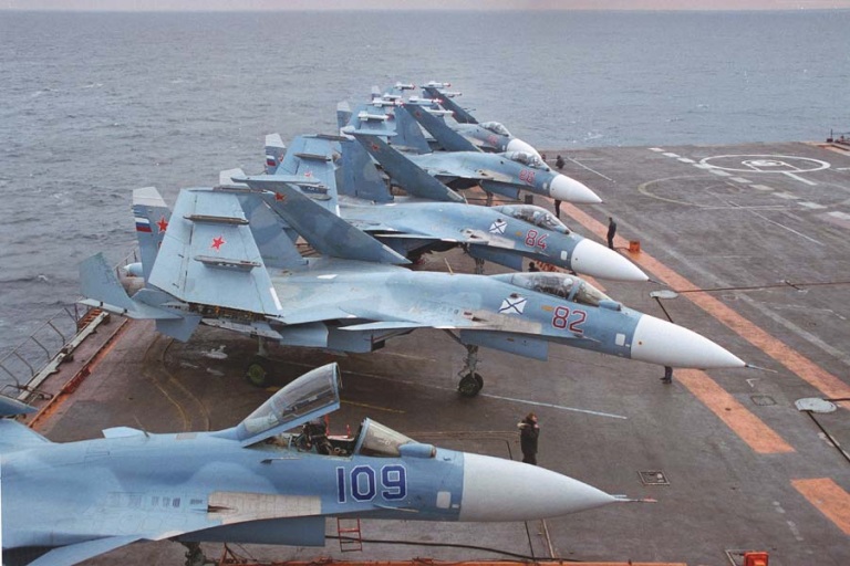 Техника морской авиации. Су 27 палубный. Су-33 палубный истребитель. Су 27 морской авиации.