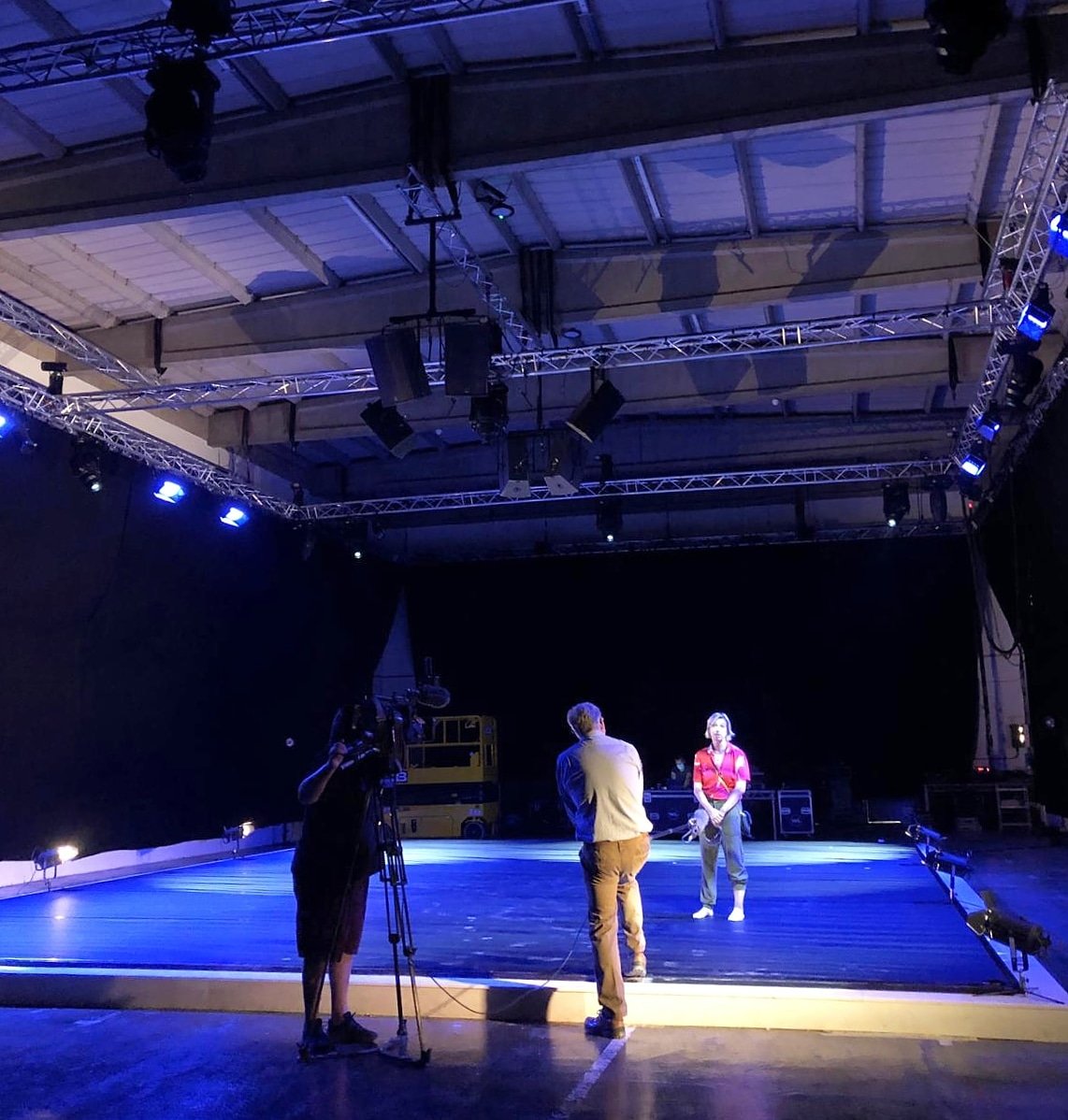 Filming this morning for <a href="/bbcsoutheast/">BBC South East</a> 
Choreographer Lynne Page talking to BBC's Robin Gibson about this weekend's Wingspan by Lynne Page performance.
For tickets and more information please visit
bridgepointrye.com/upcoming-event…
