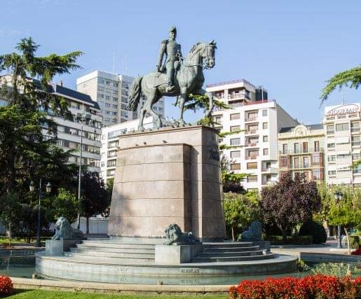 Gracias al trabajo del Archivo Municipal del @AytoLogrono, sabemos la historia que hay detrás de una de las estatuas más famosas de #Logroño ¡Feliz #125Aniversario, Espartero!  #CiudadBella 

Más info en 👇👇

logroño.es/wps/wcm/connec…