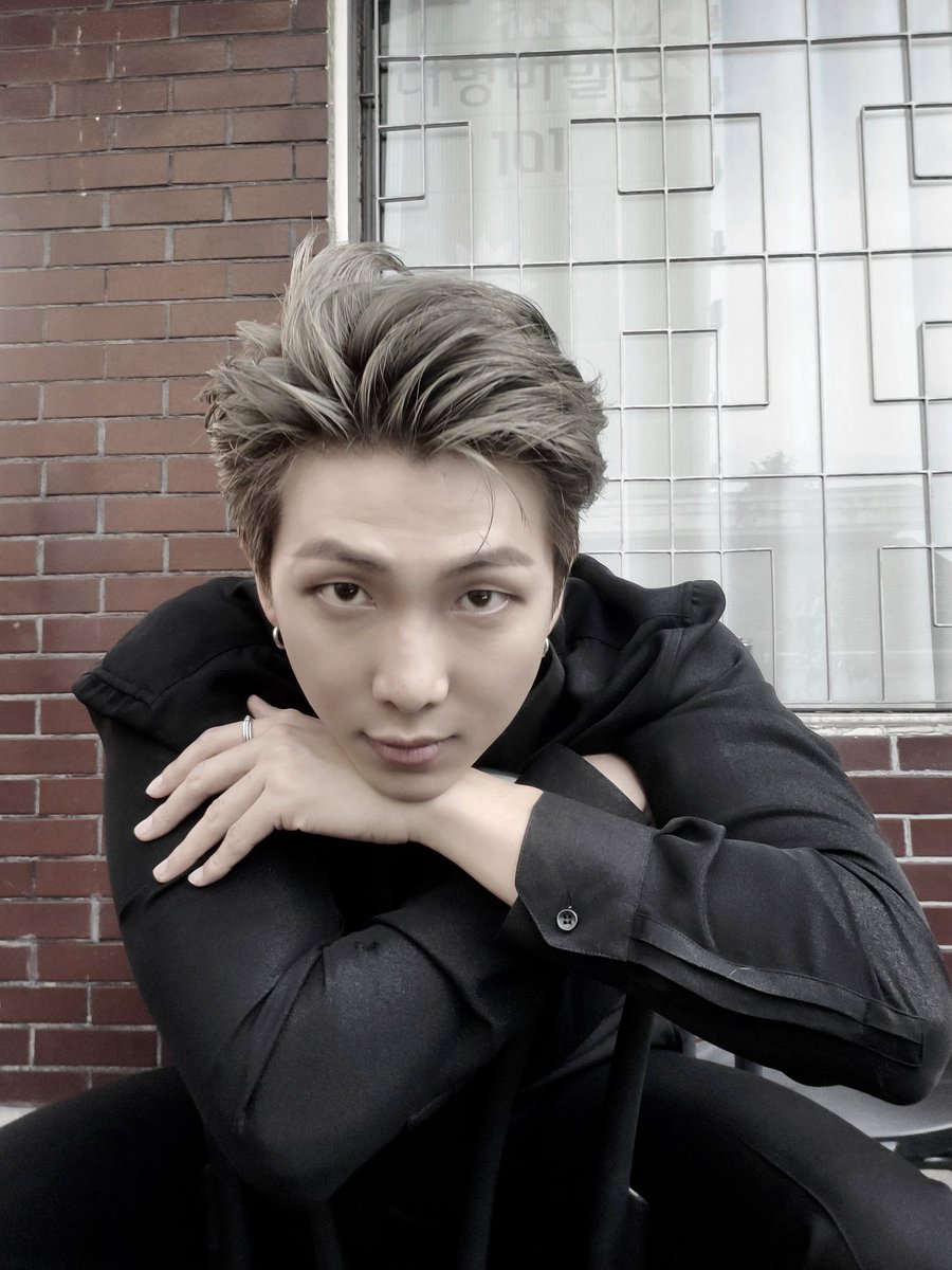 BTS_RM_OFFICIAL's tweet photo. 🎂 Happy Birthday to me 🎂 https://t.co/EbNCi9dXvf