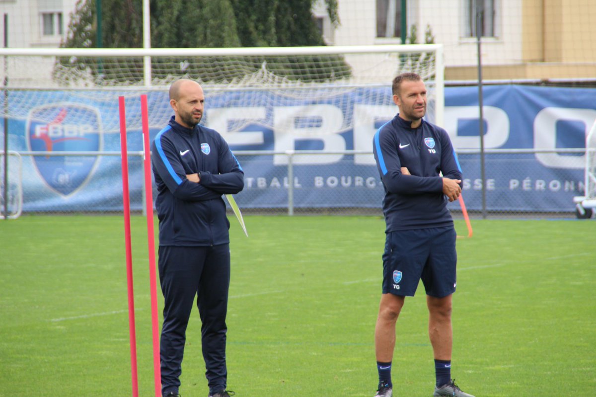 🏃🏽 𝗘𝗡𝗧𝗥𝗔𝗜𝗡𝗘𝗠𝗘𝗡𝗧 𝗗𝗨 𝗝𝗢𝗨𝗥
💪🏼 Les Bleus continuent leur préparation afin d’être prêt face à <a href="/LEMANSFC/">LE MANS FC</a> ce vendredi !

🆕 L’occasion aussi pour <a href="/Ouss_Ndiaye13/">Ousseynou Ndiaye</a>, prêté par l’<a href="/OL/">Olympique Lyonnais</a>, de faire ses premiers pas au sein du groupe bressan !
〰️
#TeamBressan 🔵⚪