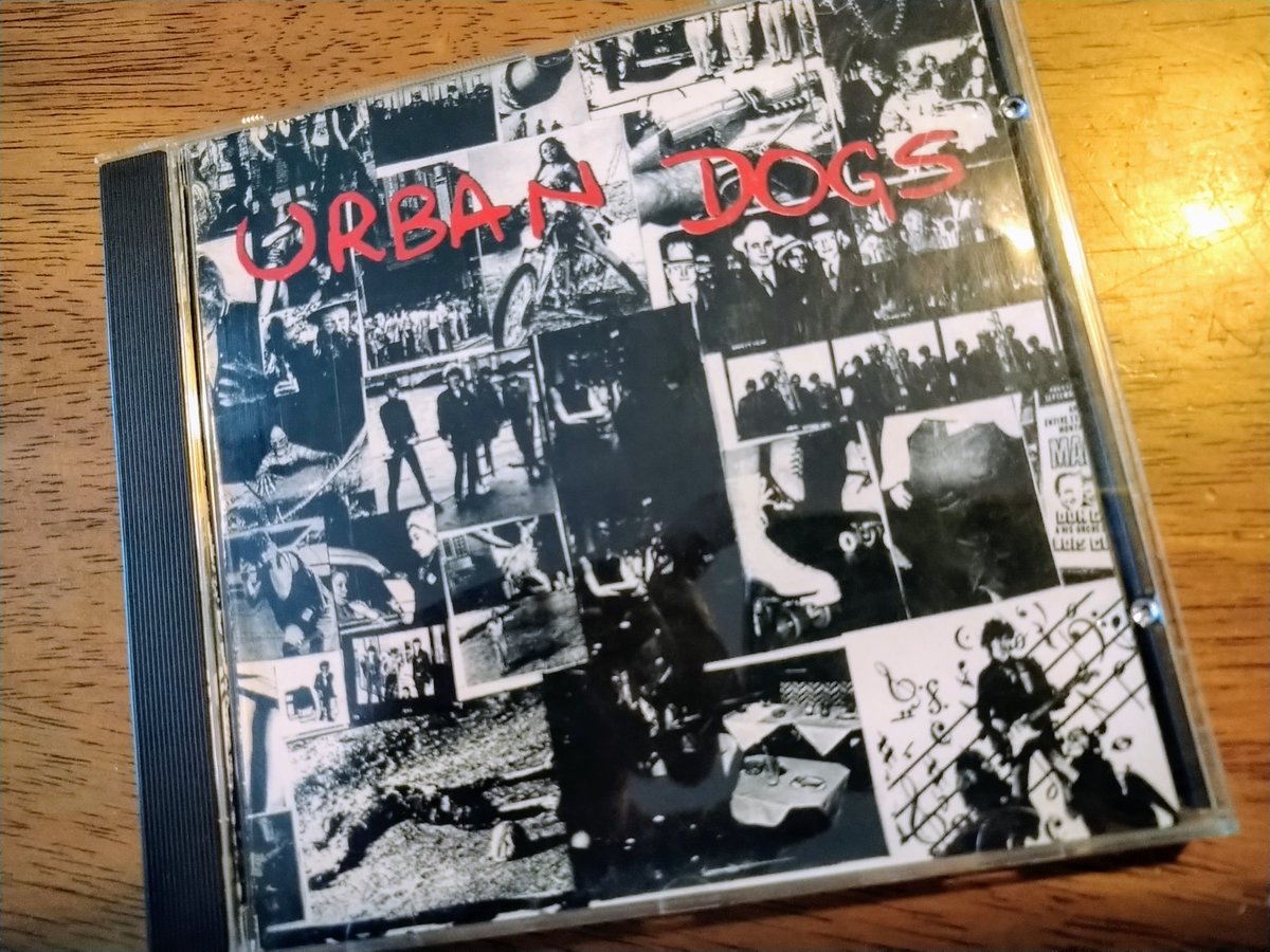 hiroshit666's tweet photo. めっきり秋らしくも全く関係無く久しぶりにUrban Dogs🎵🎵☠️☠️☠️☠️
The Rolling StonesのExile〜ぽいジャケットも良いけどNew York Dollsの曲にAndy McCoy🎵🎵☠️
こんなん観てみたかったな〜🎵🎵🤩
#urbandogs
#andymccoy
#johnnythunders
#newyorkdolls
#hanoirocks https://t.co/Z4p7Pbvp7h
