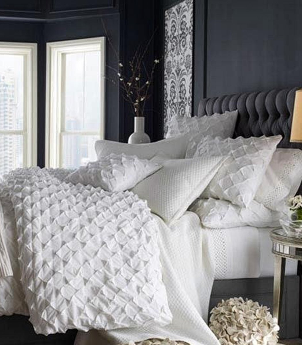 Pile on throw pillows, and shams. We usually opt for a minimum of 4. There are no mistakes here. This is art in real time.
chiefhomedesign.com/how-to-layer-a…
<a href="/ChiefHomeDesign/">Chief Home Design</a>