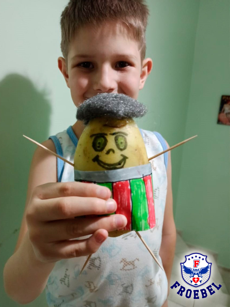 cfroebelsc's tweet image. Potato Person 🥔😄

Os alunos do 2º ano A e B têm um novo friend, feito com muita criatividade durante as aulas de Inglês da teacher Gabi. Assista ao vídeo para descobrir. 😍
.
.
.
#bilingue #programabilingue