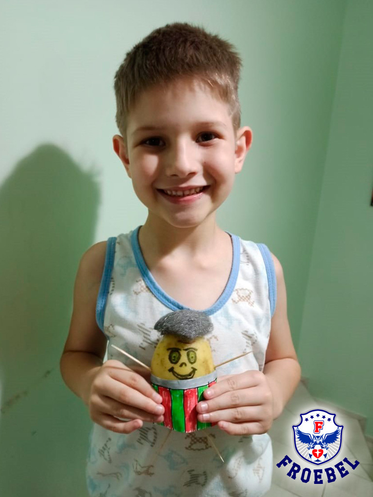 cfroebelsc's tweet image. Potato Person 🥔😄

Os alunos do 2º ano A e B têm um novo friend, feito com muita criatividade durante as aulas de Inglês da teacher Gabi. Assista ao vídeo para descobrir. 😍
.
.
.
#bilingue #programabilingue