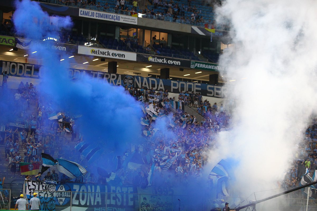 Gremio's tweet photo. Bom #DiaDeGrêmio! Todos dormiram bem?

Saudades de um foguetório antes dos jogos, do entorno da nossa casa colorido de azul, preto e branco e do estádio pulsando com o teu alento!

Para que a festa volte logo, torça sem aglomerações e continue seguindo todas as recomendações. 🇪🇪 https://t.co/xGVzKjvcRO