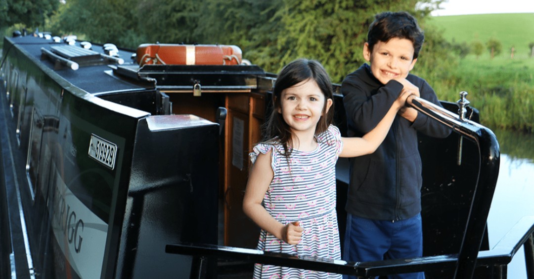 AngloWelsh's tweet photo. @famholguide gives 10 top tips for taking children on a canal boat holiday #staycation https://t.co/bOlozMNN3v https://t.co/cM8u3pyXOu