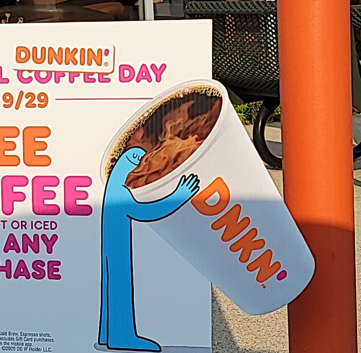 duckopolis's tweet photo. @dunkindonuts hey #dunkin whered you find this picture of me??? https://t.co/k0IlZnCxFn