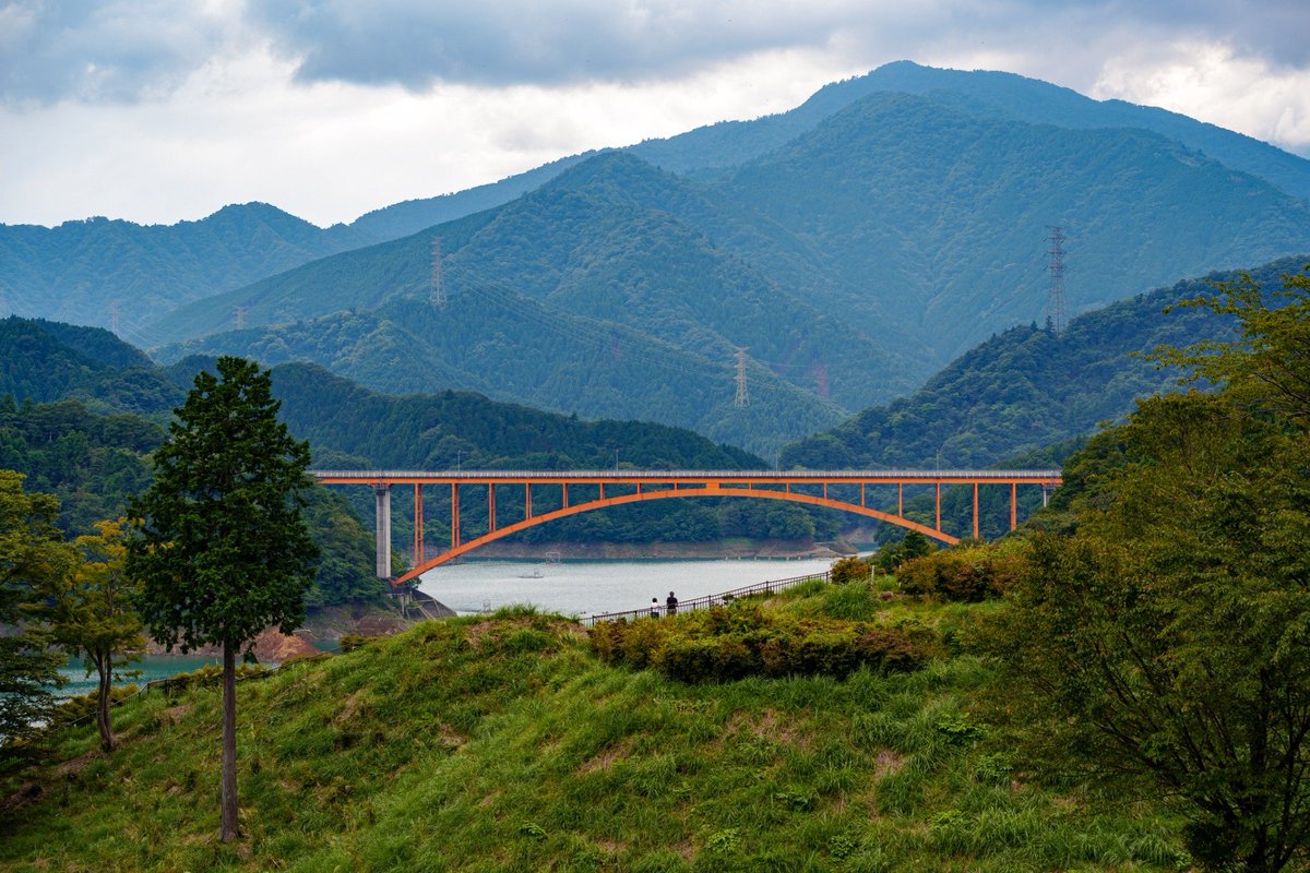 scuwiffy's tweet photo. Nakatsu River, Sagamihara. The lack of lowpass filter makes the #sigmafp a great landscape camera: this is the sharpest my Rokkor 35-70 has ever looked. #photography #retrolens https://t.co/lpJ1Ym90R8