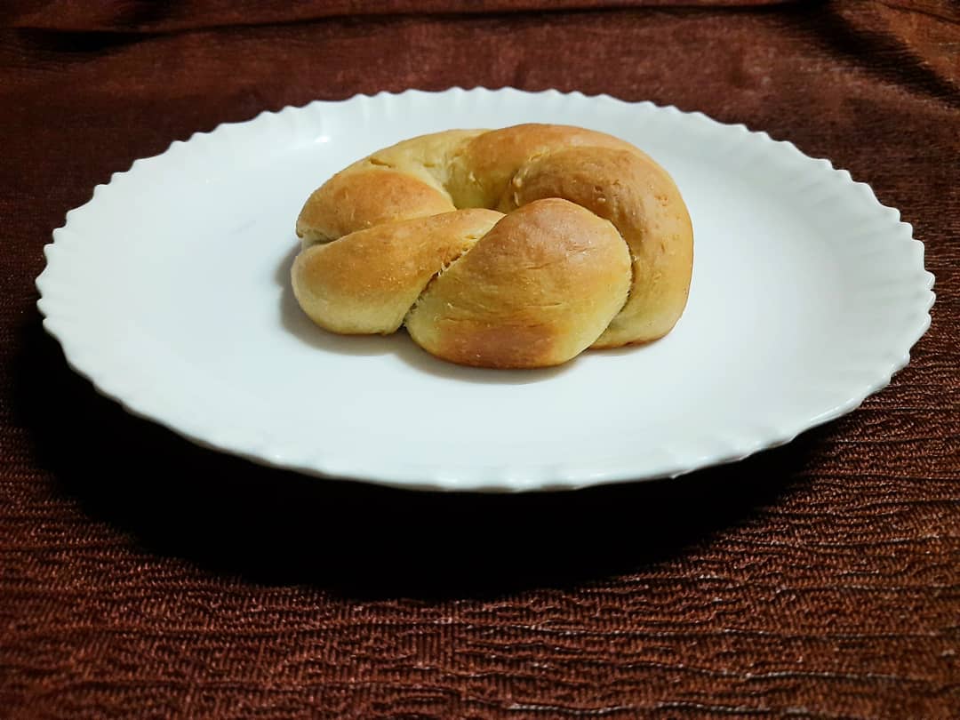 Frieddokitchen's tweet image. *Sweet milky bread* 

  Home made soft fluffy Sweet milky bread easy to make at home. 
 
🍞 Sweet milky bread
🍞 Perfect texture, soft &amp;amp; fluffy
🍞 Home made

If you want recipe then comment down. 

DM for order 📧📩

#sweetbread #bread #breadmakingclass #baking #softbread #fluffy