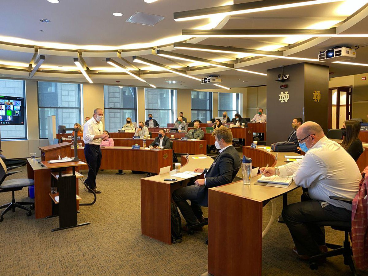 NDExecED's tweet image. The Mendoza Chicago Campus opened up on September 18th. Here's a sneak peek into one of the classes. Welcome back!

ow.ly/1Hqn102nkod