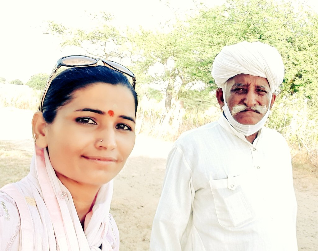 sunitabaitu's tweet photo. #selfiewithfather
मुझे गर्व है कि मैं एक किसान की बेटी हूँ।
प्रणाम आदरणीय बापूजी https://t.co/vn1D3fmBUc