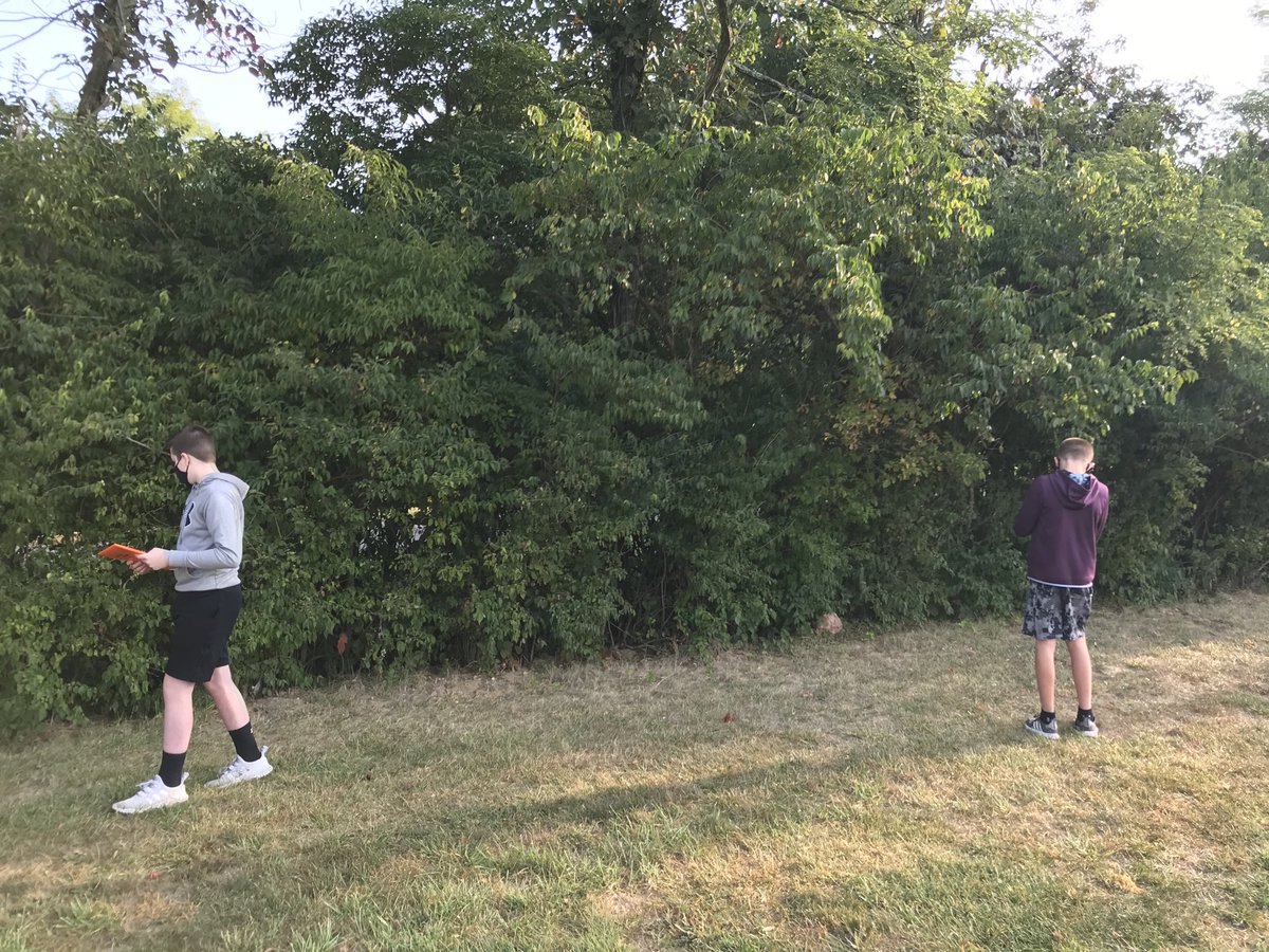 ewalk97's tweet photo. Exploring nature this morning in biology class ⁦@THSSpartan⁩ ⁦@BLeeTurpin⁩ #outdoors https://t.co/jtXOAEpy4p