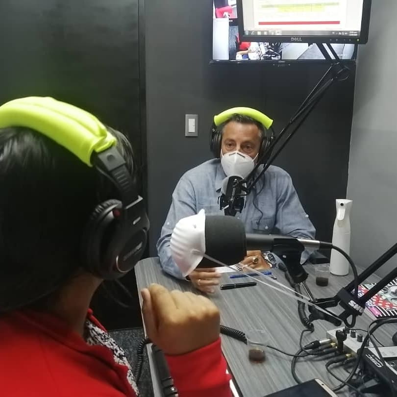 Hoy estuve conversando con Yubisay Córdoba y Marcos Meléndez en la Radio AMV 97.3 FM excelente programa dónde hablamos del acontecer Nacional Regional, Local e Internacional. Seguimos desplegados junto a Nuestro Pueblo, convencidos que #NosotrosVenceremos
#VenVamosJuntos
#6D