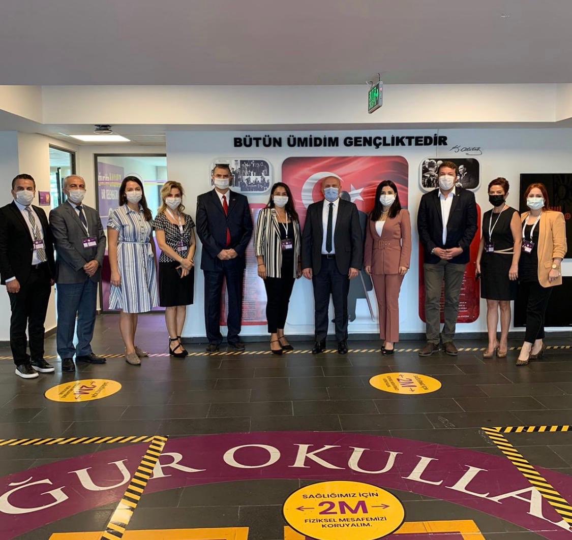 UgurOkullari's tweet photo. Genel Müdürümüz Nevzat Kulaberoğlu ve Genel Müdür Yardımcılarımız, bugün Kurtköy ve Tuzla Kampüslerimizi ziyaret ederek okul yöneticilerimizle yeni dönem akademik içeriklerimizi değerlendirdi.

Genel Müdürümüz, Tuzla Kampüsünde online Fen Bilimleri dersine konuk oldu. ☺️ https://t.co/A7VMLtllvo