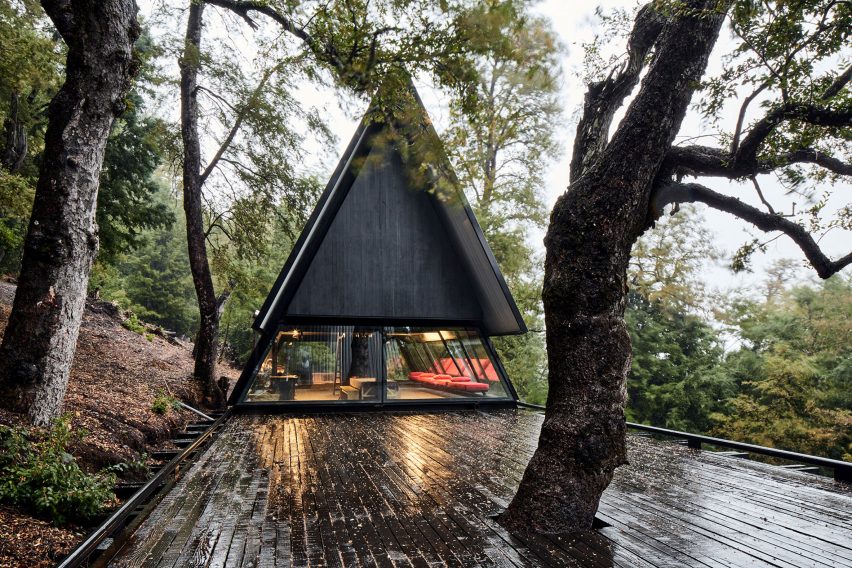 retokommerling's tweet photo. #ComoEnCasaEnNingunSitio _ Prism House diseñada por Smiljan Radic .  "La casa es esencialmente una sección de un cubo." #Arquitectura #Architecture #RetoKommerling https://t.co/3A3fV7cSg2