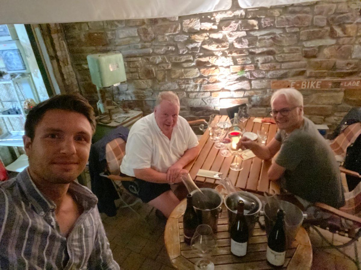 Das Lobenbergs Tastingstudio on Tour, wieder zusammen mit Weinwunder Stephan Reinhardt. 💯

#wein #weingut #winzer #sommelier #tasting #weinhandel #lobenbergs #guteweine