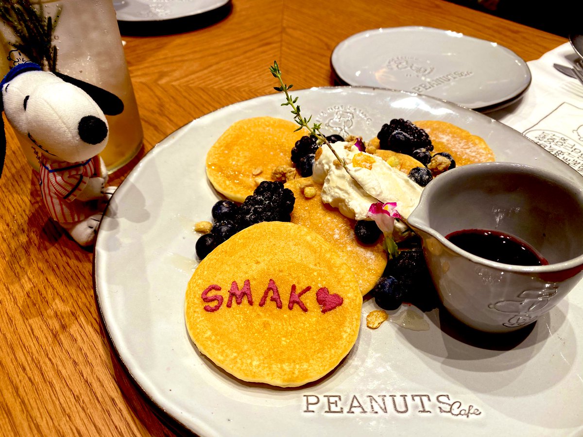 スヌーピー男子 Peanuts Cafe名古屋の料理をたくさん堪能してきました ザ ペリカンズのスライダーやスヌーピー のsmak パンケーキは絶対食べておきたいですね Snoopy Peanuts スヌーピー男子 ピーナッツカフェ