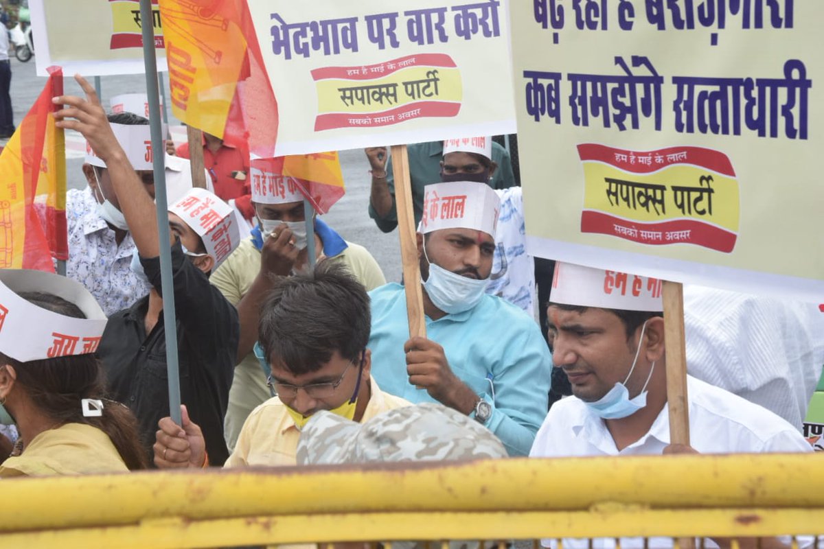 RdSingh25's tweet photo. मामा जी आंखें कब तक पटवारी अभ्यर्थियों को उनके अधिकार से वंचित रखोगे 15 लाख से ज्यादा ट्वीट करने के बाद भी आप बहरो और।अंधो।की।तरह अनसुना कर रहे हैं
#पटवारी_भर्ती_पूरी_करो 
@HiralalTrivedi2 
@AnikeshPandey11 
@ChouhanShivraj
@VishvasSarang
@tulsi_silawat
@JM_Scindia 
@vdsharmabjp https://t.co/abXfP7GQbN