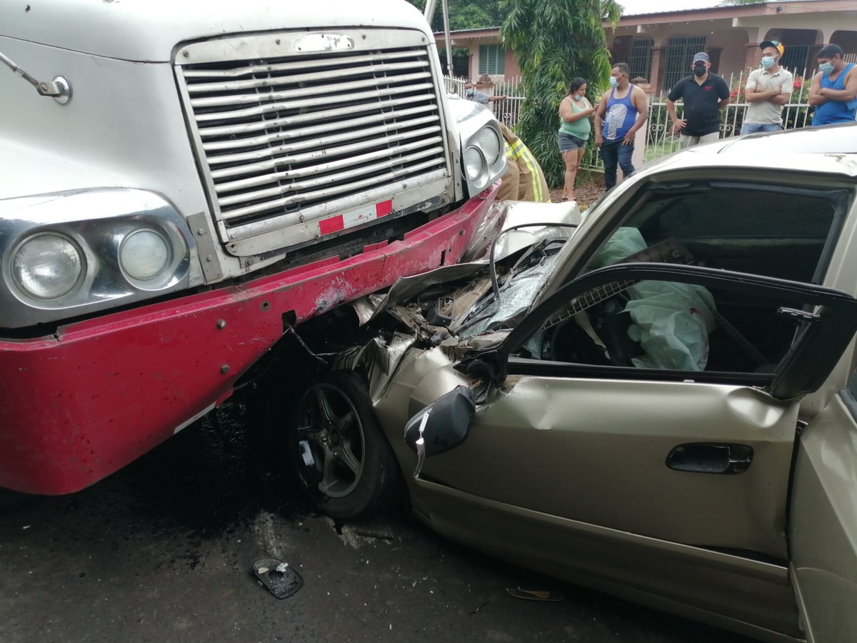 BCBRP's tweet photo. Imágenes del accidente que reportamos en Las Cruces, Sabana Grande.
Herido es atendido y trasladado por #SAMERPTY a centro medico. https://t.co/iTDc3Cowmb