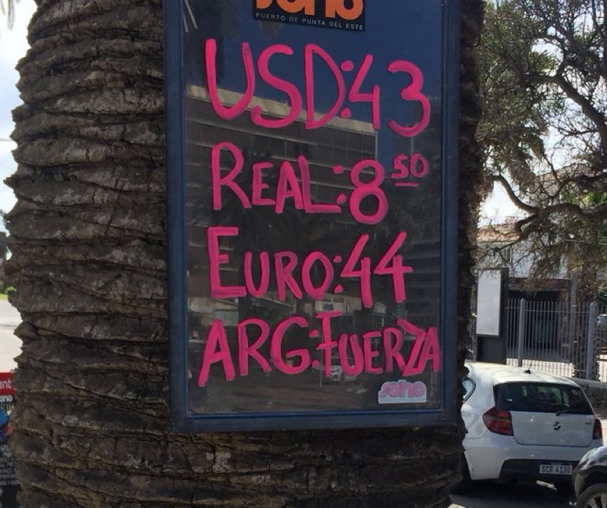 En un restaurante de Punta del Este nos desean lo mejor.